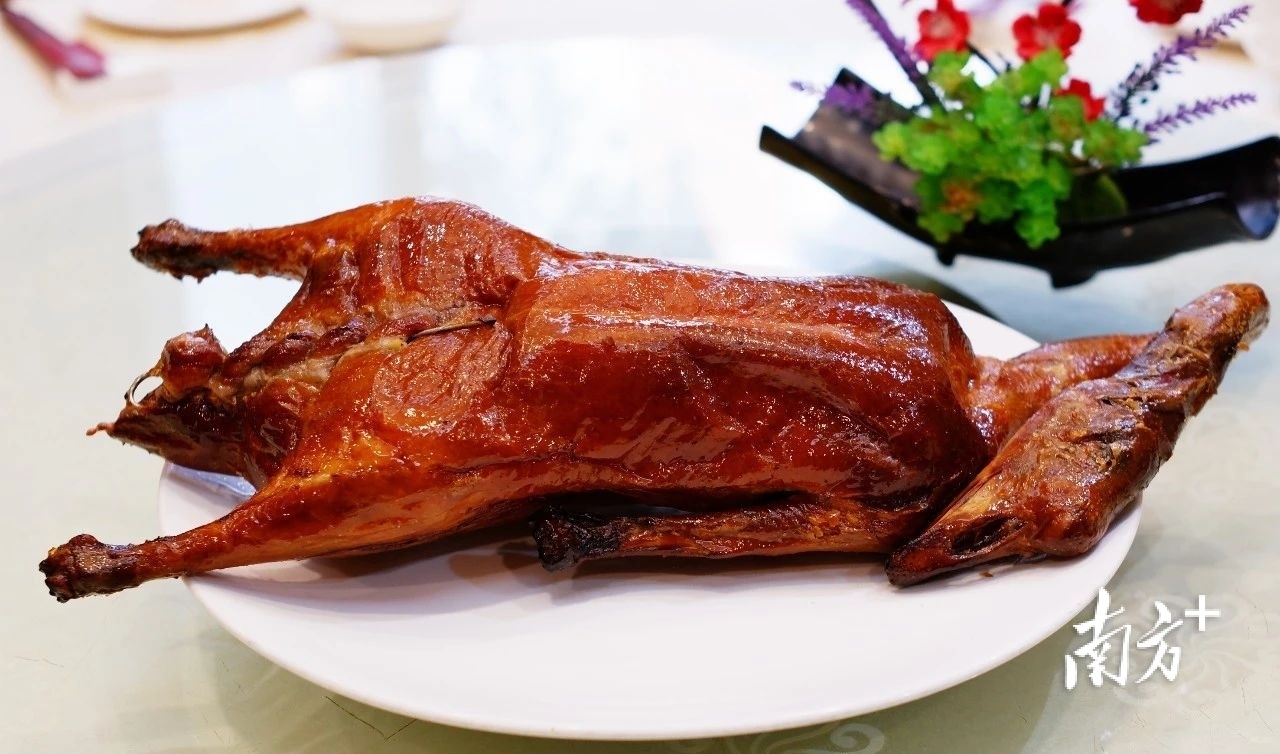 港式烧鹅多少钱一只_港式烧鹅饭图片_港式茶餐厅烧鹅一分多少钱