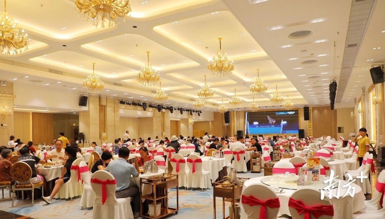 港式烧鹅饭图片_港式茶餐厅烧鹅一分多少钱_港式烧鹅多少钱一只