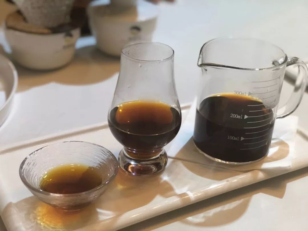 咖啡厅喝咖啡多少钱_在咖啡厅喝是怎么收费的_咖啡厅喝咖啡的地方叫什么