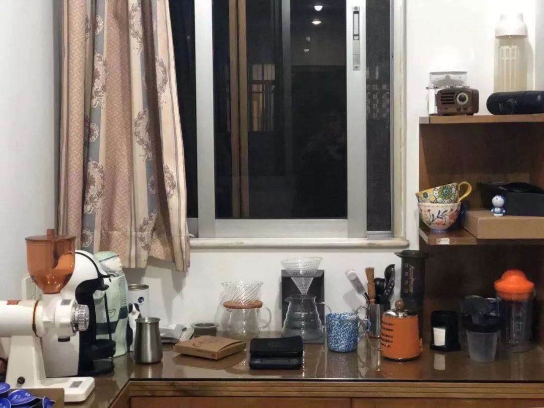 咖啡厅喝咖啡多少钱_咖啡厅喝咖啡的地方叫什么_在咖啡厅喝是怎么收费的
