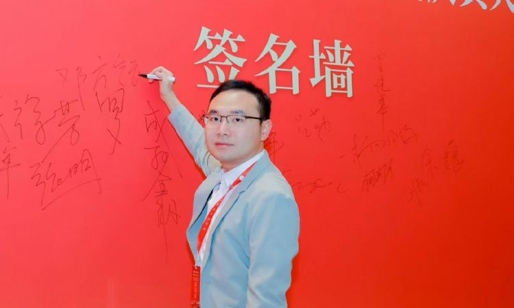 媒体人创业_自媒体创业者资讯怎么写_创业媒体什么意思