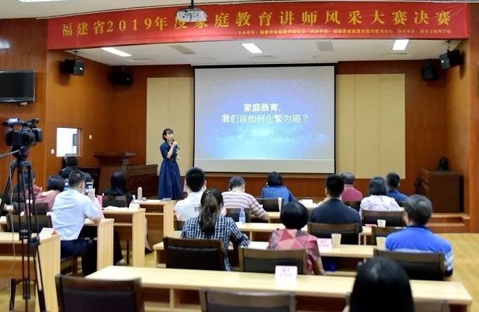 家庭聊天话题_二孩家庭日常聊天_家庭聊天的图片