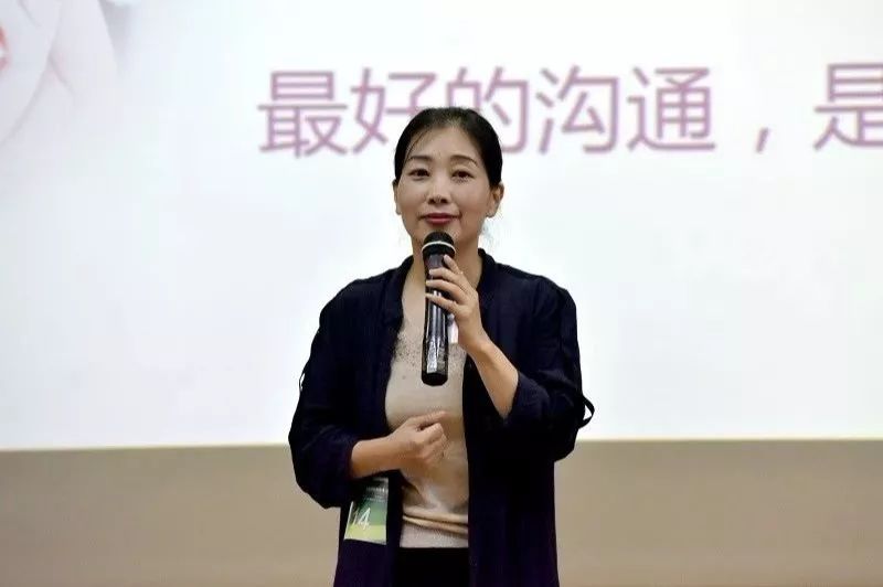 家庭聊天的图片_二孩家庭日常聊天_家庭聊天话题