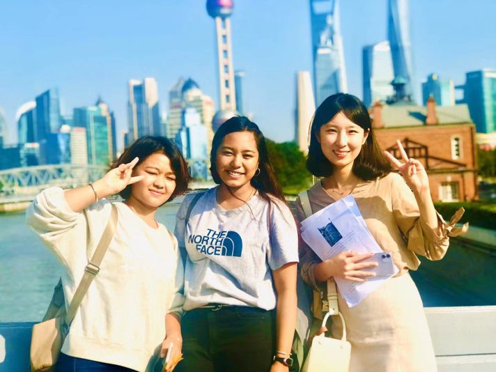 上海室内婚纱照_咖啡厅婚纱照_上海学习咖啡馆婚纱照