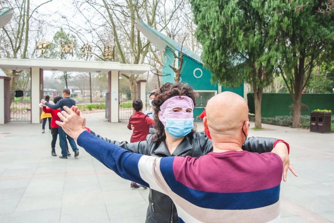 上海室内婚纱照_拍婚纱照上海_上海学习咖啡馆婚纱照