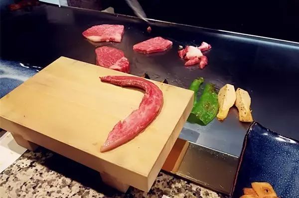 在神户吃神户牛肉_神户美食推荐_神户有马温泉美食