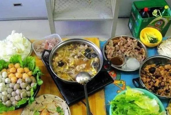 在宿舍煮的美食_宿舍煮美食可以用什么锅_宿舍可以煮的美食