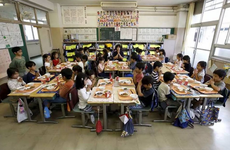 生活技能锻炼实践主题有哪些_生活技能活动有哪些_生活技能擦地