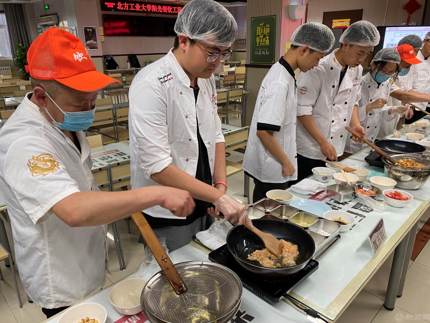 技能生活解析_技能与生活_学生们学习生活技能