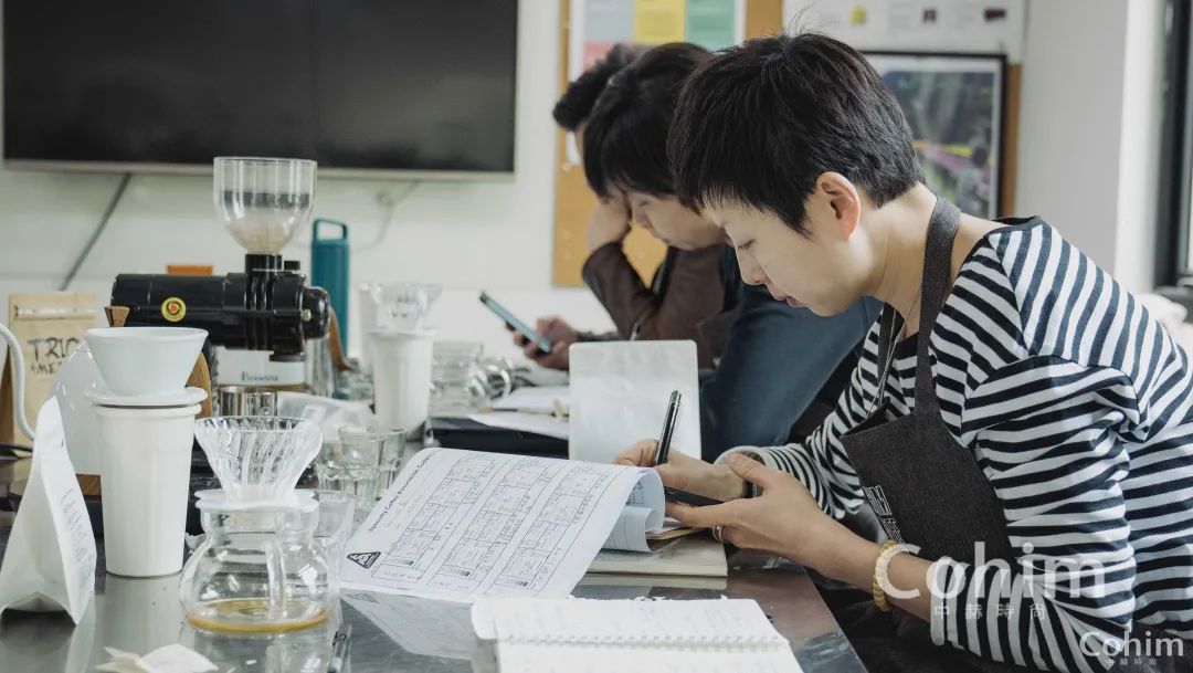 咖啡馆拿铁是几杯浓缩_咖啡店的拿铁_咖啡馆拿铁咖啡
