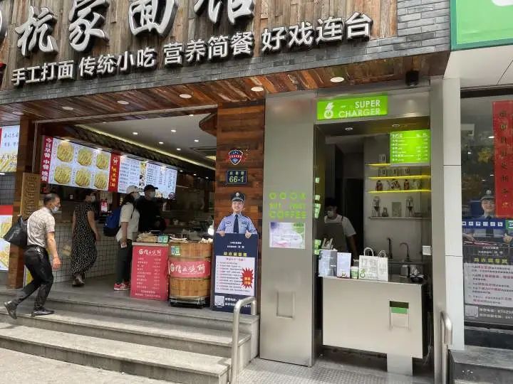 咖啡馆拿铁咖啡_咖啡馆拿铁消泡_咖啡馆拿铁多少钱一杯