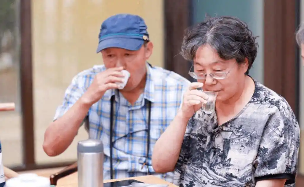 如何看待老年人的生活方式_看待老年方式生活人的句子_怎样看待老年生活