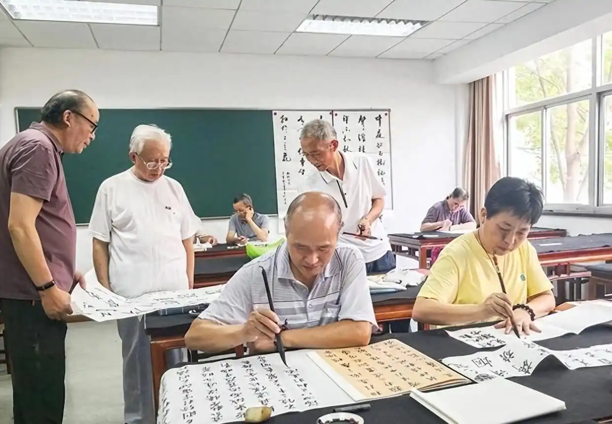 怎样看待老年生活_如何看待老年人的生活方式_看待老年方式生活人的句子