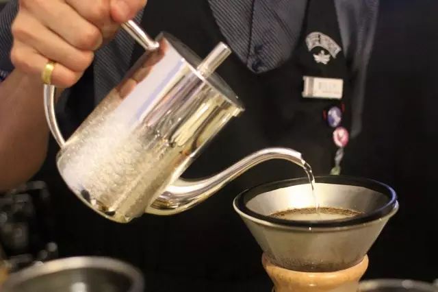 手摸咖啡冲法_手冲咖啡过程_冲咖啡手艺