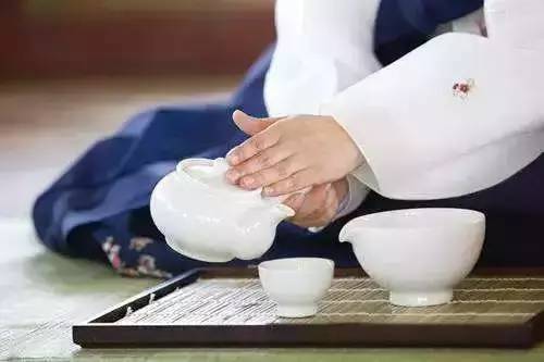 美国人喝什么咖啡_美国人喝咖啡加牛奶吗_咖啡喝美国人能喝吗