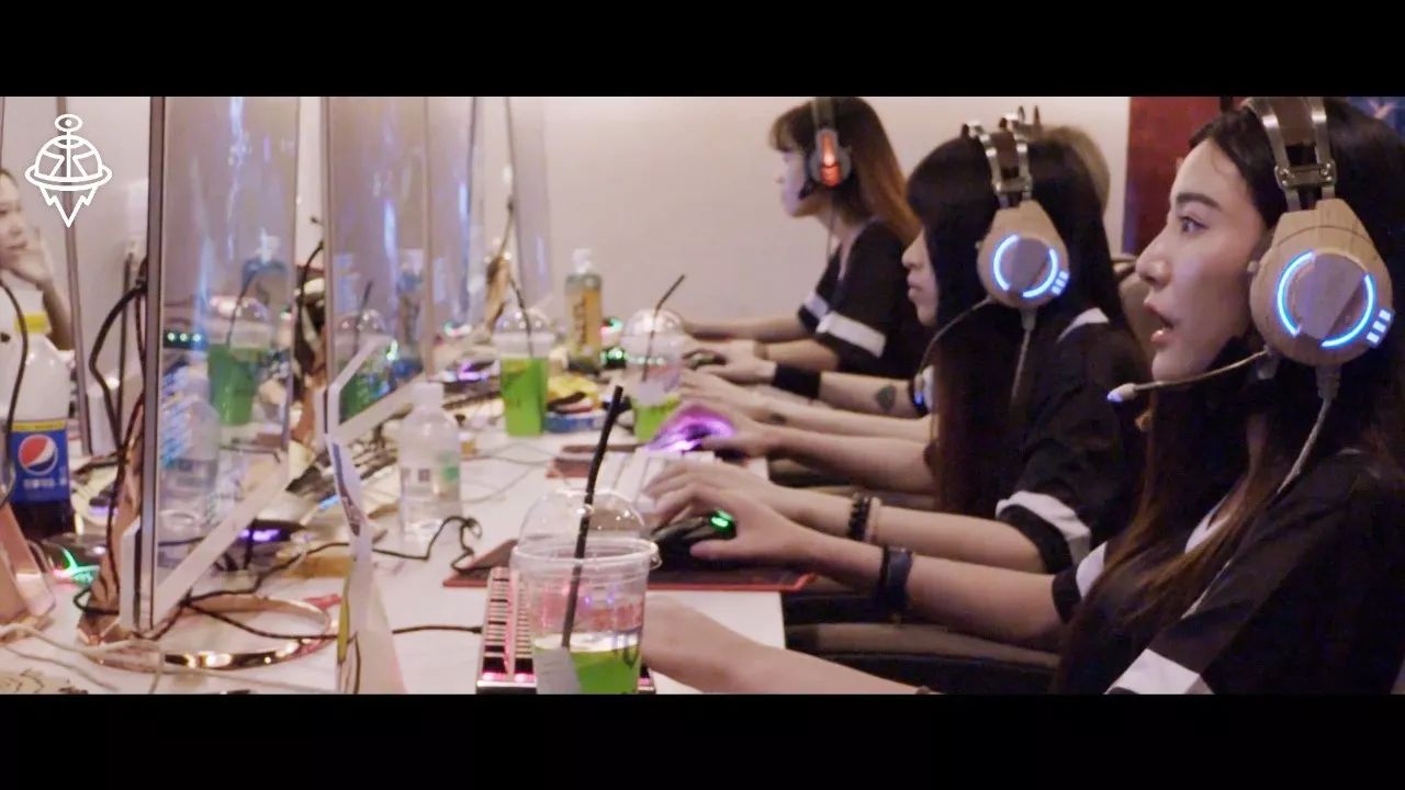 网吧电竞游戏图片_电竞网吧游戏_网吧电竞游戏活动