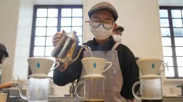 咖啡馆的咖啡杯杯量_咖啡店的杯子干净吗_咖啡馆多少钱一杯