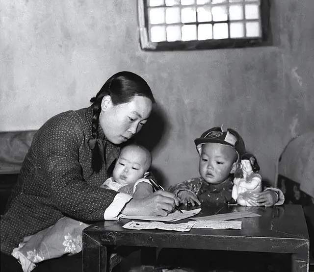 职工日常年代家庭生活怎么写_五十年代职工家庭日常生活_职工日常年代家庭生活总结