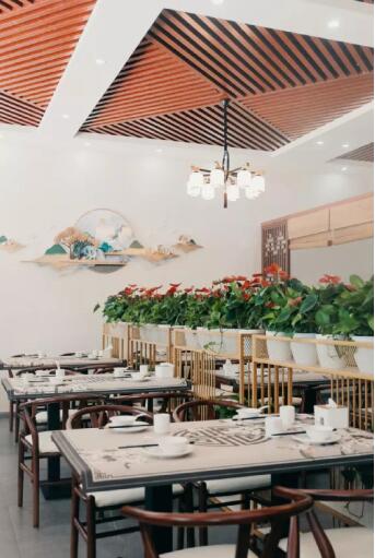 东湖国际花园美食_东湖花园菜场什么时间开业_东湖美食城