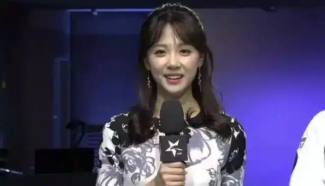 韩国20岁电竞女主持_韩国电竞主持caster_韩国电竞女主持