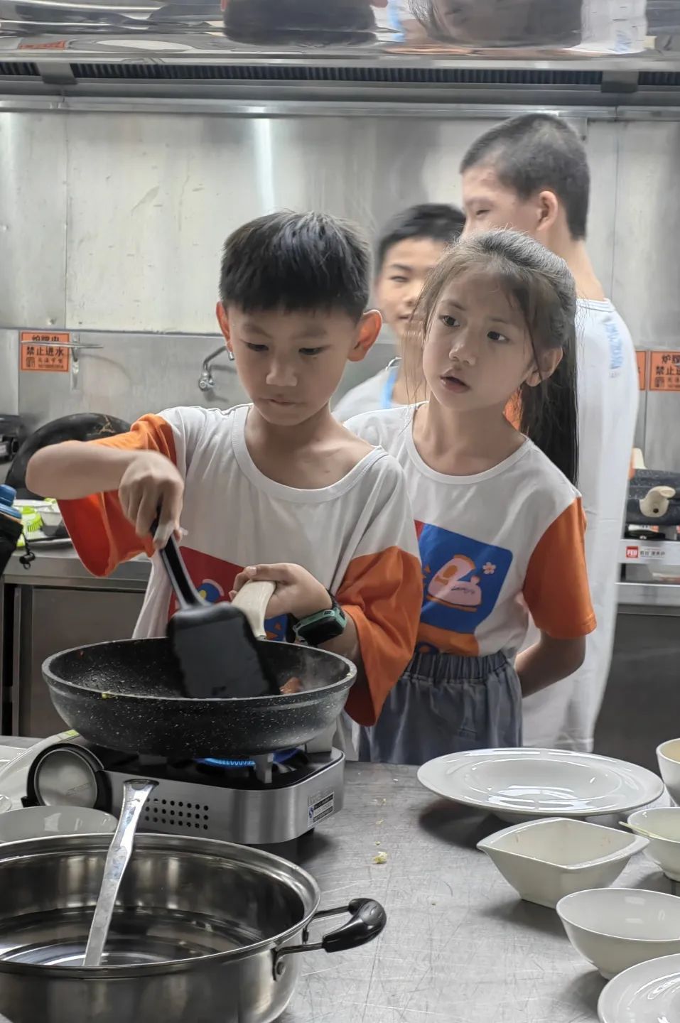 想当西餐厨师应该考什么大学_哪里可以学西餐厨师_厨师西餐学可以当老师吗