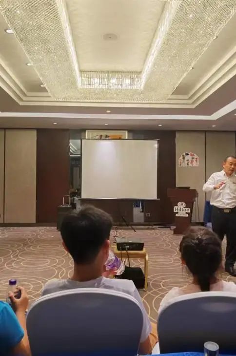 想当西餐厨师应该考什么大学_哪里可以学西餐厨师_厨师西餐学可以当老师吗