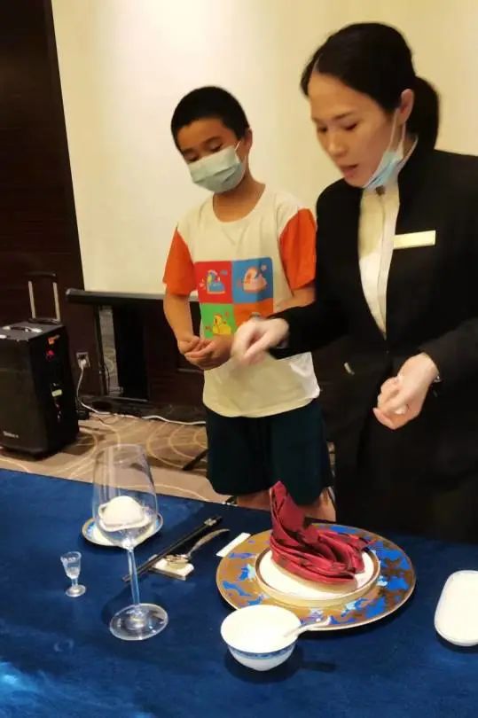 哪里可以学西餐厨师_厨师西餐学可以当老师吗_想当西餐厨师应该考什么大学