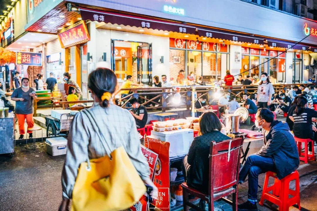 雪松路美食街_美食街雪松路店地址_美食街雪松路店在哪