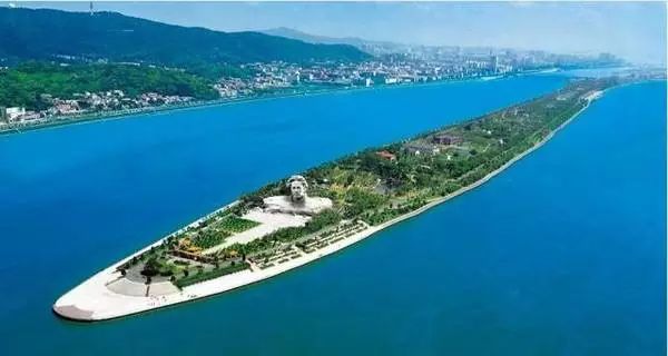 重庆红旗河沟多久关门_重庆红旗河沟国际美食_重庆红旗河沟酒店预订