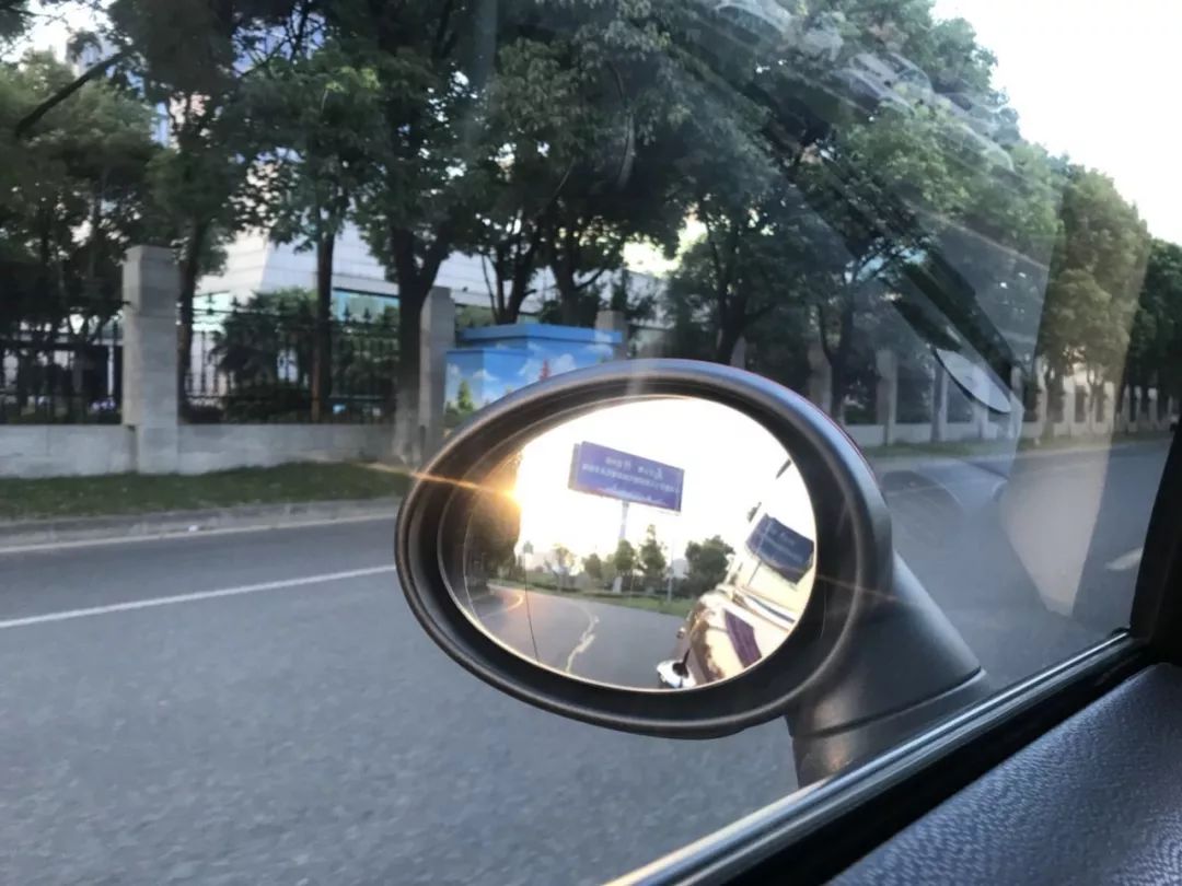 日常安全驾驶行为有哪些_驾驶人日常的生活方式_驾驶人日常安全教育内容