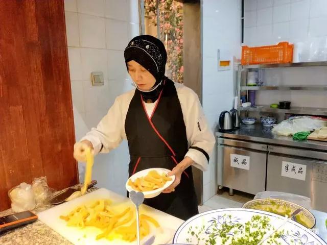 风情街营业时间_风情美食街国际影城地址_国际风情美食街