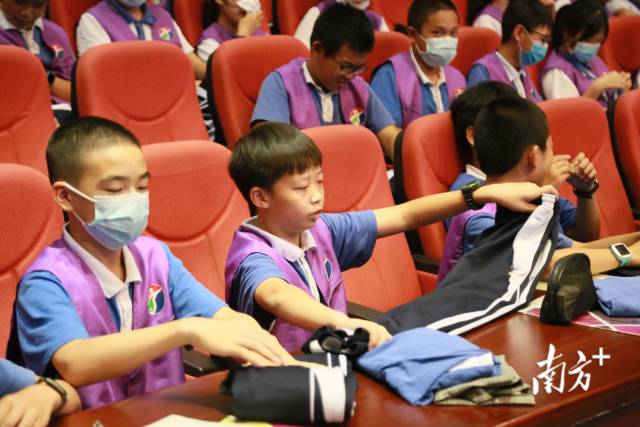 翻衣服技能生活怎么学_翻衣服生活技能_翻衣服机器视频