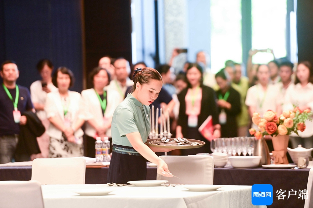 西餐标准摆台包括哪些餐具_西餐标准摆台比赛4人位_西餐摆台标准