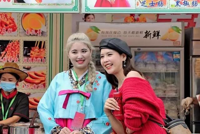 国际广场美食街_美食广场有什么好吃的_美食广场档口