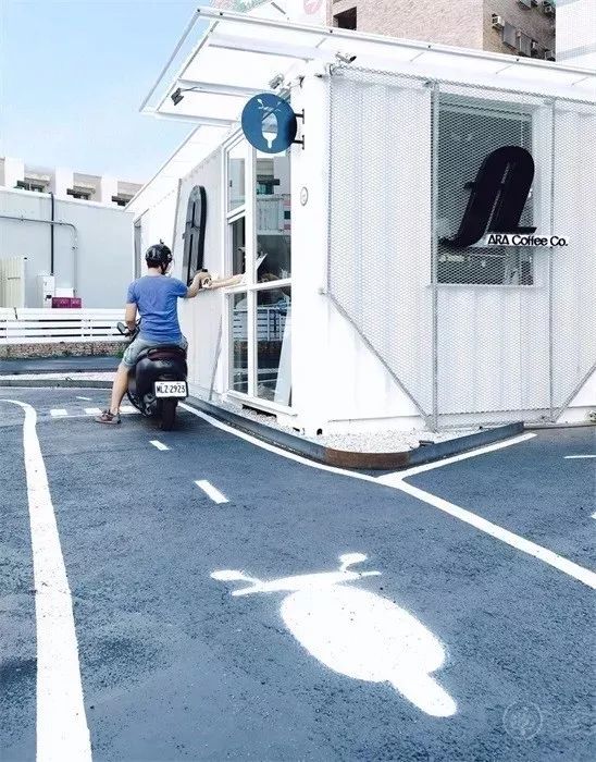 咖啡馆展示柜_咖啡厅集装箱_集装箱咖啡馆设计