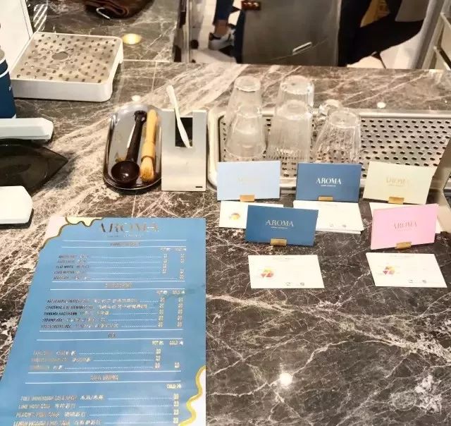 咖啡馆展示柜_咖啡厅集装箱_集装箱咖啡馆设计