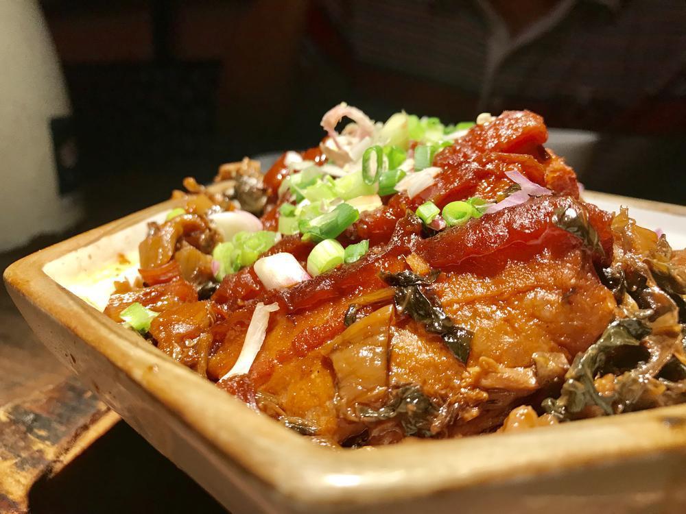 潮州吃土窑鸡地方_潮汕窑鸡的做法及配料_潮汕美食窑鸡