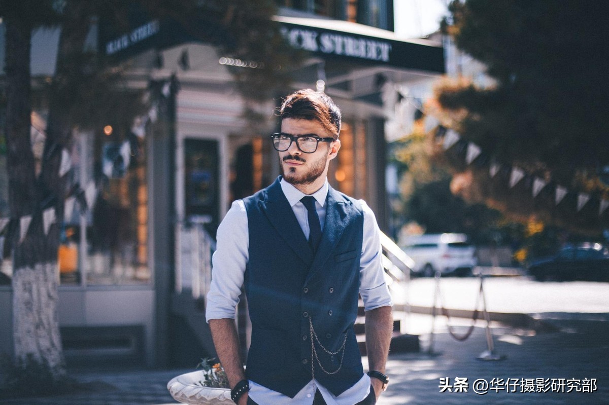 拍照姿势男生帅气_生活拍照姿势技巧男_拍照姿势大全摆法男生