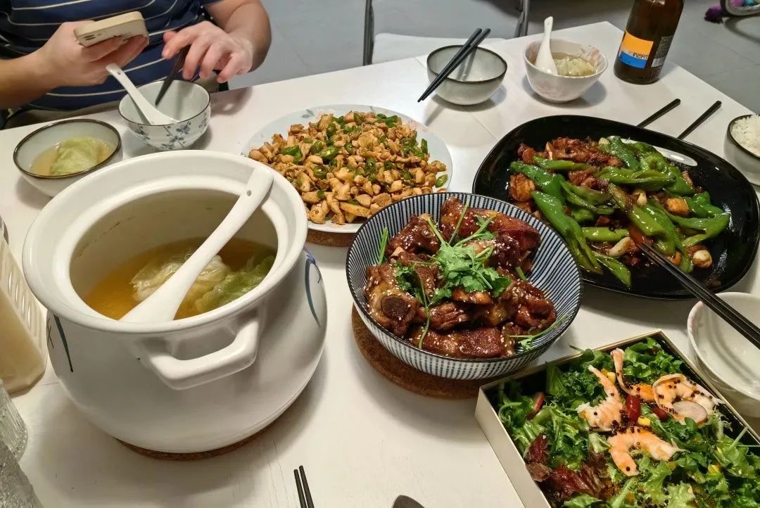 家庭日常清洁卫生计划_家庭清洁过程_日常清洁家庭生活