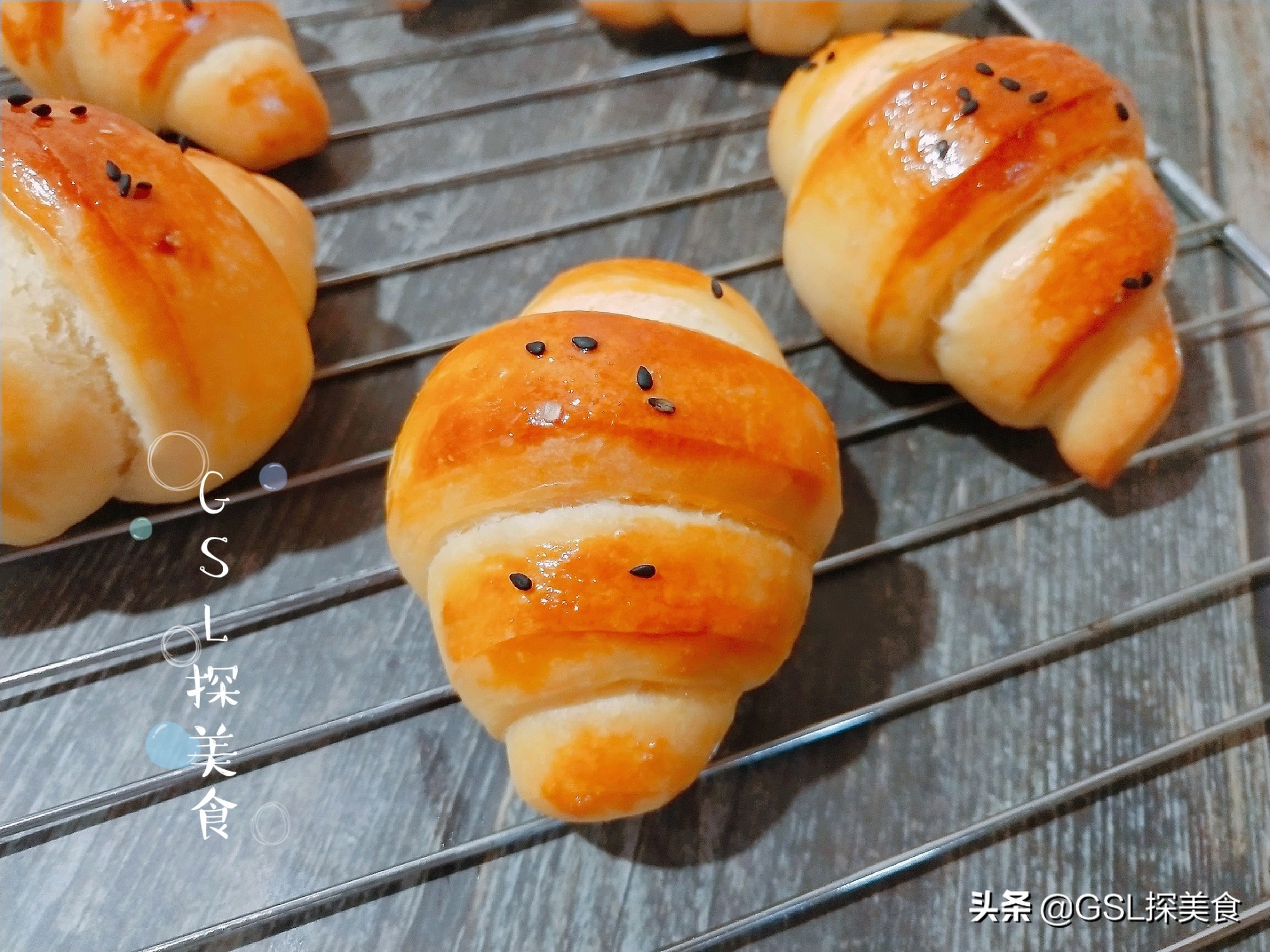 面包牛角酥怎么制作_牛角面包糕点技巧_牛角面包造型