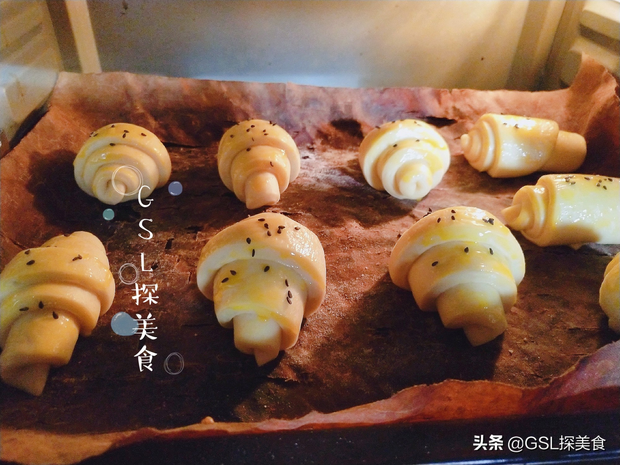 面包牛角酥怎么制作_牛角面包糕点技巧_牛角面包造型