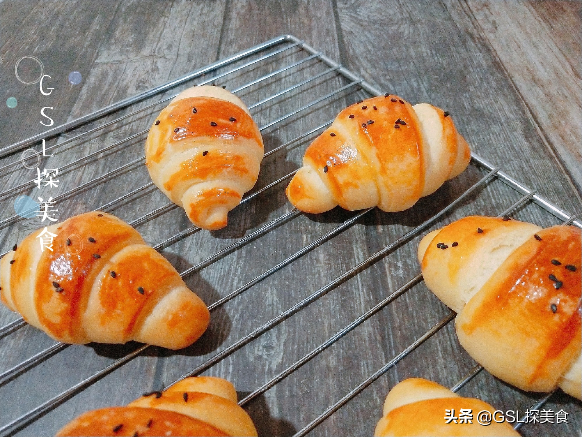 面包牛角酥怎么制作_牛角面包糕点技巧_牛角面包造型